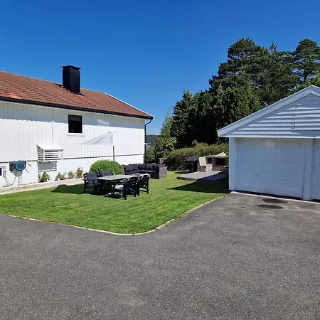 Holiday home Romslig Enebolig Med Sentral Beliggenhet Og Anneks Arendal