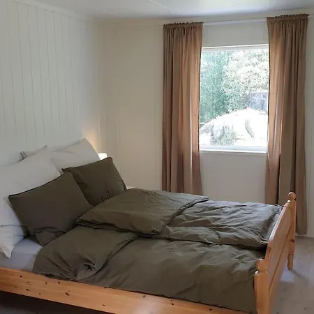 Romslig Enebolig Med Sentral Beliggenhet Og Anneks Holiday home Arendal