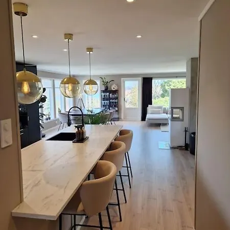Holiday home Romslig Enebolig Med Sentral Beliggenhet Og Anneks