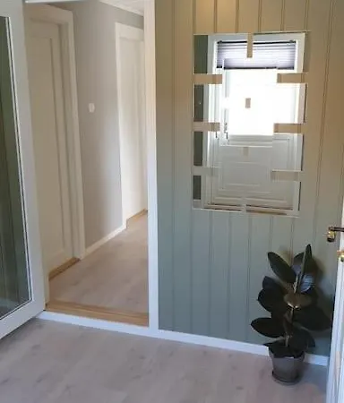 Tatil Evi Romslig Enebolig Med Sentral Beliggenhet Og Anneks Arendal