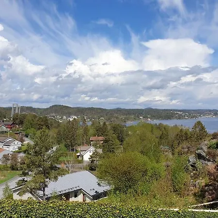 Romslig Enebolig Med Sentral Beliggenhet Og Anneks * Arendal